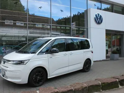 Usata VW T7 Style 150 CV (110 kW) 2025 Bianco Furgone