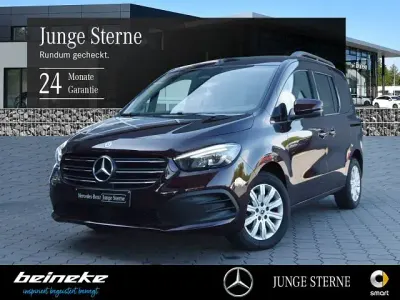 Gebraucht Mercedes T180 Progressive 116 PS (85 kW) 2025 Rot Van / Kleinbus