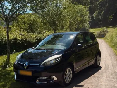 Gebraucht Renault Mégane III 130 PS (95 kW) 2014 Schwarz Limousine