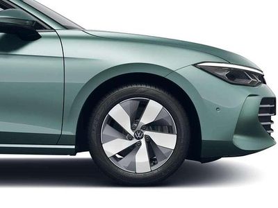 Maripositgrün metallic Gebraucht 2025 VW Passat Business Kombi | 33.880 € (Guter Preis)