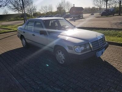 Usata Mercedes 300 143 CV (105 kW) 1988 Grigio Berlina