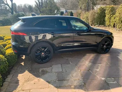 Gebraucht Jaguar F-Pace Pure 179 PS (131 kW) 2017 Schwarz SUV