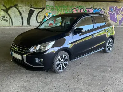 Begagnad Mitsubishi Space Star Select+ 71 HK (52 kW) 2024 Svart Halvkombi