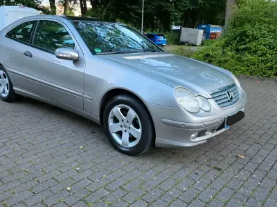 Gebraucht Mercedes C180 146 PS (107 kW) 2003 Silber Kleinwagen