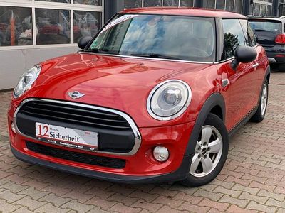 Gebraucht Mini ONE 102 PS (75 kW) 2016 Blazing red ii metallic Kleinwagen