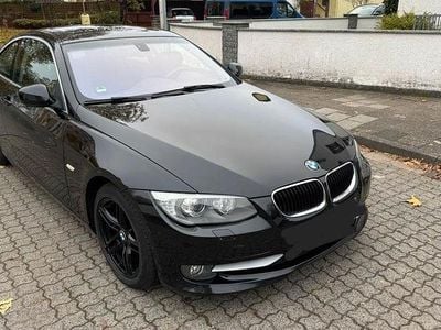 Schwarz Gebraucht 2011 BMW 320 Sport Line Coupé | 8.250 € (Fairer Preis)