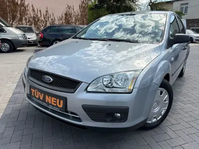 Gebraucht Ford Focus Trend 101 PS (74 kW) 2005 Silber Limousine