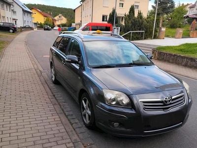 Grau Gebraucht 2007 Toyota Avensis Kombi | 2.300 € (Guter Preis)