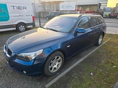 Gebraucht BMW 530 215 PS (158 kW) 2004 Blau Kombi