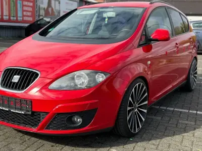 Gebraucht Seat Altea Style 160 PS (117 kW) 2011 Rot Van / Kleinbus