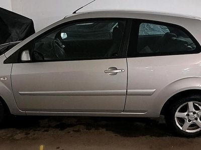 Gebraucht Ford Fiesta 69 PS (50 kW) 2007 Silber Kleinwagen