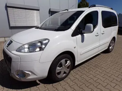 Gebraucht Peugeot TePee Premium 111 PS (81 kW) 2012 Weiß Van / Kleinbus