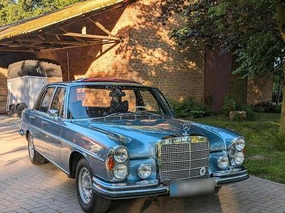 Second-hand Mercedes W108 200 CP (147 kW) 1972 Albastru Berlinǎ
