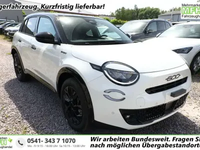 Neu Fiat 600 Sport 136 PS (100 kW) 2026 Gelato weiß / dach schw... SUV