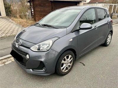 Gebraucht Hyundai i10 Trend 67 PS (49 kW) 2018 Grau Kleinwagen