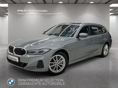 Grau Gebraucht 2022 BMW 330e Sport Line Kombi | 31.470 € (Fairer Preis)