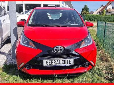 Rot Gebraucht 2016 Toyota Aygo Kleinwagen | 9.990 € (Etwas zu teuer)