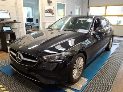 Gebraucht Mercedes C200 163 PS (119 kW) 2025 Schwarz Kombi
