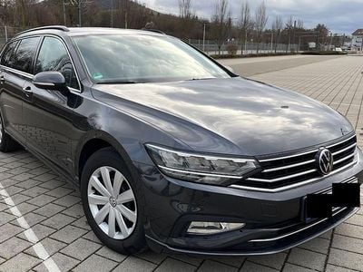 Gebraucht VW Passat 150 PS (110 kW) 2021 Grau Kombi