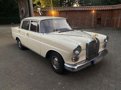 gebraucht Mercedes 200 Model W 110D Kleine Heckflosse