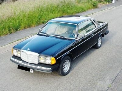 Gebraucht Mercedes 300 125 PS (91 kW) 1984 Schwarz Coupé