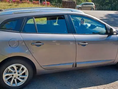 Gebraucht Renault Mégane GrandTour Initiale Paris 110 PS (80 kW) 2013 Grau Kombi