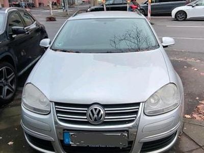 Silber Gebraucht 2009 VW Golf VI Kleinwagen | 5.500 €