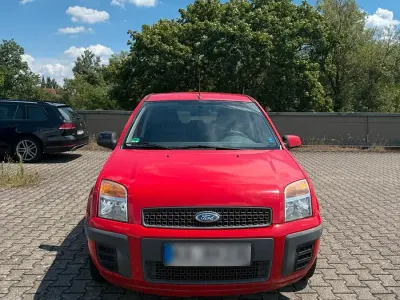 Gebraucht Ford Fusion 80 PS (58 kW) 2009 Rot Kleinwagen
