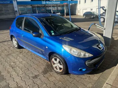 Gebraucht Peugeot 206 60 PS (44 kW) 2010 Blau Limousine