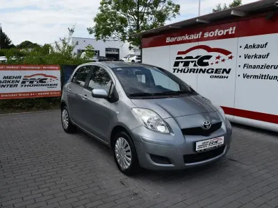 Gebraucht Toyota Yaris Cool 69 PS (50 kW) 2009 Silber Kleinwagen
