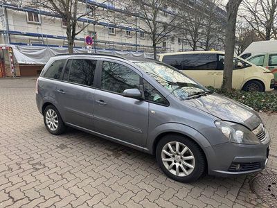 Grau Gebraucht 2007 Opel Zafira Catch Me Van / Kleinbus | 3.500 € (Fairer Preis)
