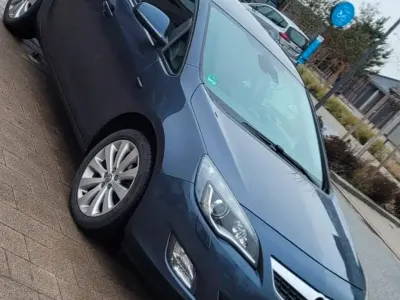 Gebraucht Opel Astra 140 PS (102 kW) 2010 Blau Kleinwagen