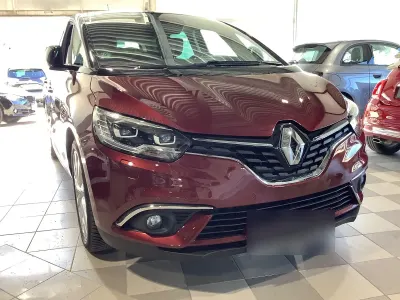 Gebraucht Renault Scénic III Bose Edition 110 PS (80 kW) 2016 Rot Van / Kleinbus
