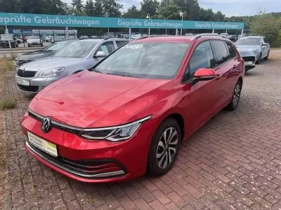 Gebraucht VW Golf VIII Active 110 PS (80 kW) 2022 Rot Kombi