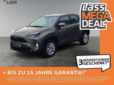 Manganbronze metallic Gebraucht 2022 Toyota Yaris Hybrid Comfort Limousine | 21.730 € (Etwas zu teuer)