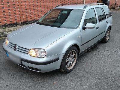 Silber Gebraucht 2003 VW Golf IV Comfortline Kombi | 2.480 € (Fairer Preis)
