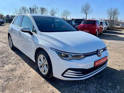 Gebraucht VW Golf VIII Life 131 PS (96 kW) 2023 Weiß Limousine