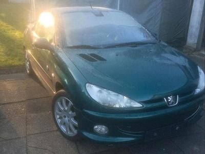 Grün Gebraucht 2004 Peugeot 206 CC Roland Garros Cabrio | 600 € (Guter Preis)