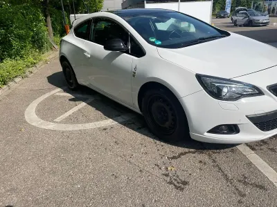 Gebraucht Opel Astra GTC 140 PS (102 kW) 2012 Weiß Coupé