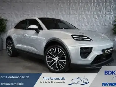 Gebraucht Porsche Macan 4 Electric Chrono 300 kW (408 PS) 2024 Dolomitsilber SUV