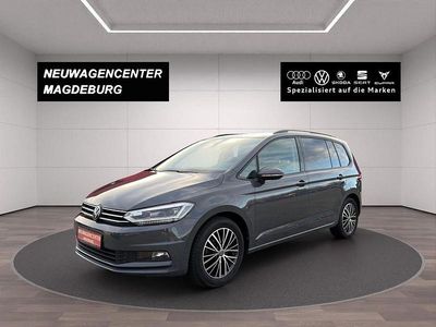 Delfingrau metallic Gebraucht 2024 VW Touran Comfortline Van / Kleinbus | 35.780 € (Teuer)