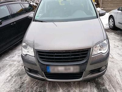 Braun Gebraucht 2010 VW Touran Van / Kleinbus | 7.999 € (Etwas zu teuer)
