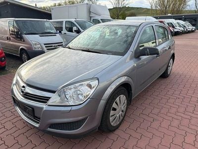 Usado Opel Astra Selection 90 HP (66 kW) 2009 Prateado Sedan