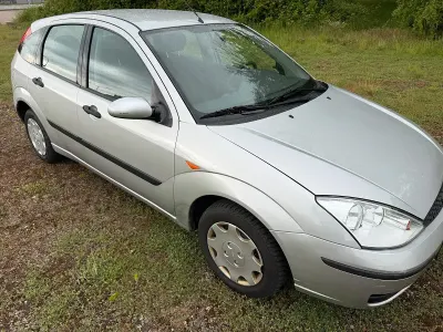Gebraucht Ford Focus 75 PS (55 kW) 2002 Silber Limousine