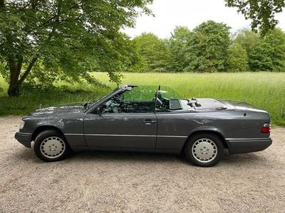 Gebraucht Mercedes E200 136 PS (100 kW) 1995 Grau Cabrio