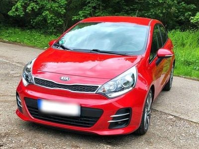 Gebraucht Kia Rio Spirit 90 PS (66 kW) 2015 Rot Limousine
