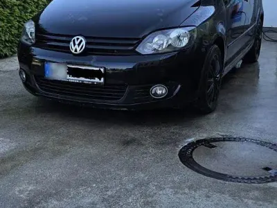 Używany VW Golf Sportsvan 140 KM (102 kW) 2012 Czarny Minivan