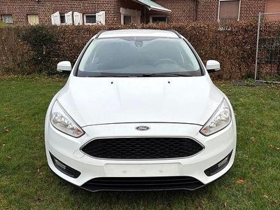 Gebraucht Ford Focus 101 PS (74 kW) 2015 Weiß Limousine