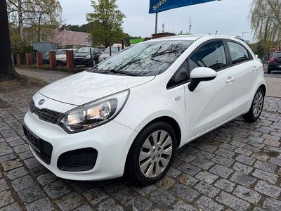 Second-hand Kia Rio Spirit 109 CP (80 kW) 2012 Alb Berlinǎ