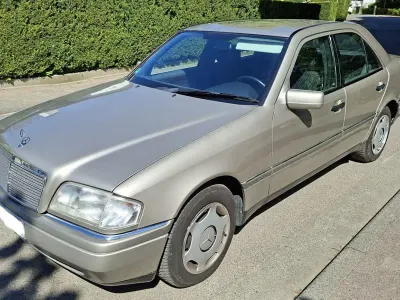 Brugt Mercedes C220 Elegance 150 HK (110 kW) 1994 Sølv Sedan